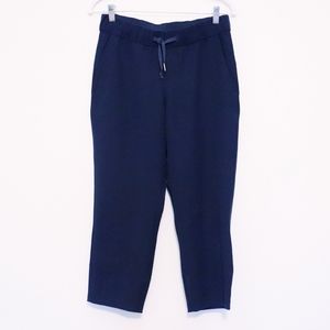 SOLD Lululemon • sz 6 navy blue crop pants